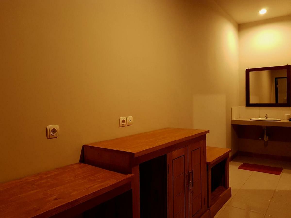 Ghamed Sari Hotel Exterior photo